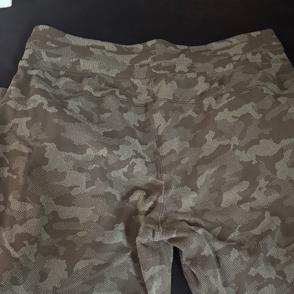 Women's Lilulemon Camouflage Jogger Pants - Picture 6 of 8